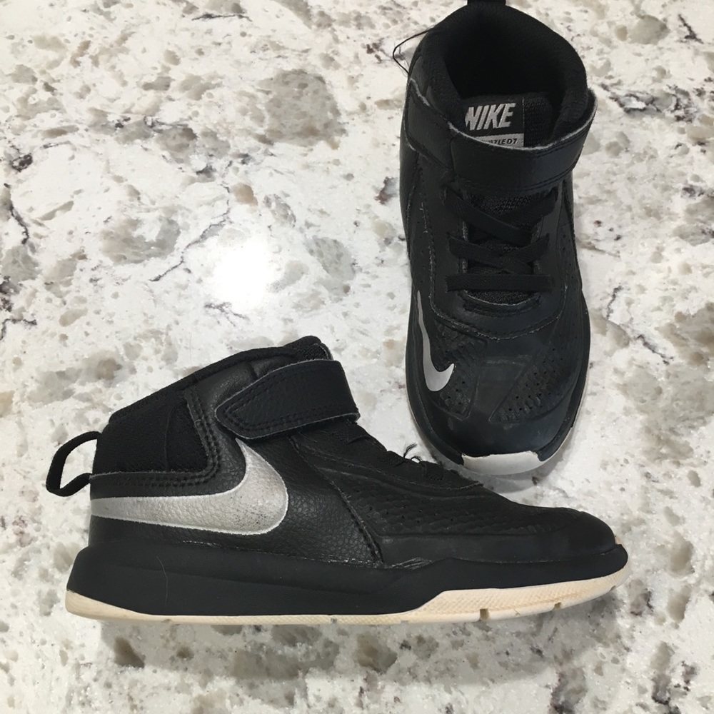 Toddler Boys 9 Nike Basketball Sneakers